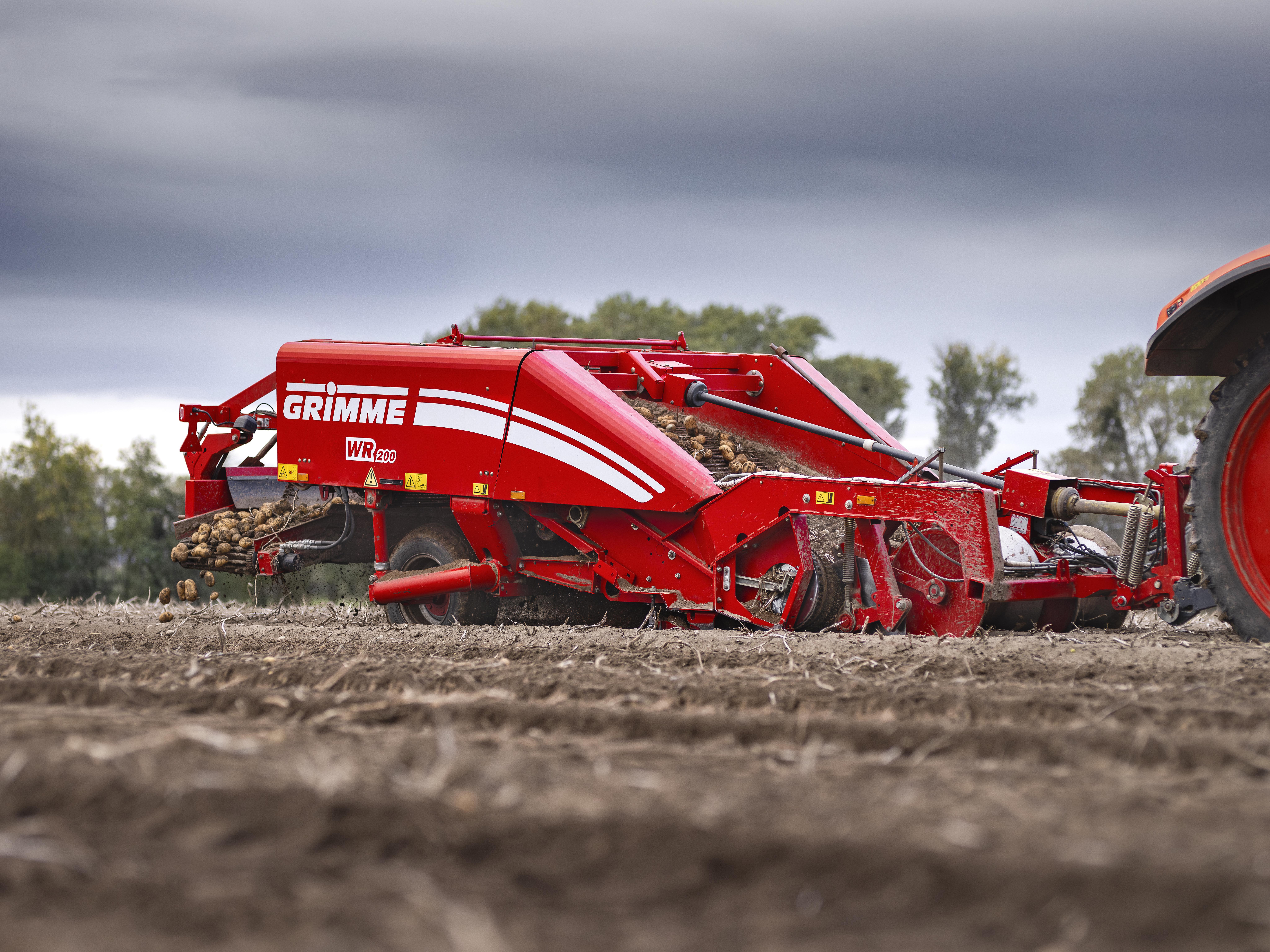 2021 Allan Pull Type 4 Row Electric Potato Harvester in Brandon, Manitoba,  Canada (IronPlanet Item #13679573), image size:8192x6144