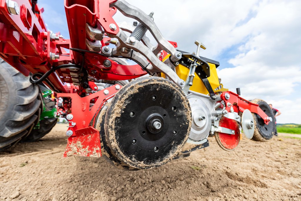 R.40.820 Mulchsaat-Aggregat - Tiefenfürhung