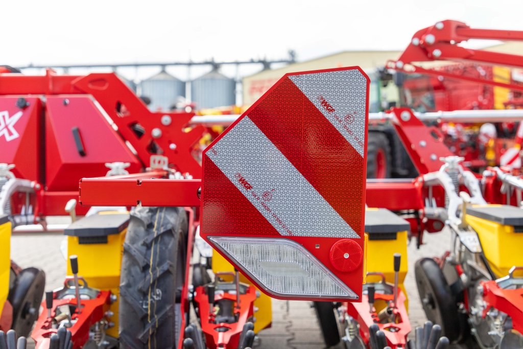 R.90.810 Beleuchtung und Warntafeln (02)