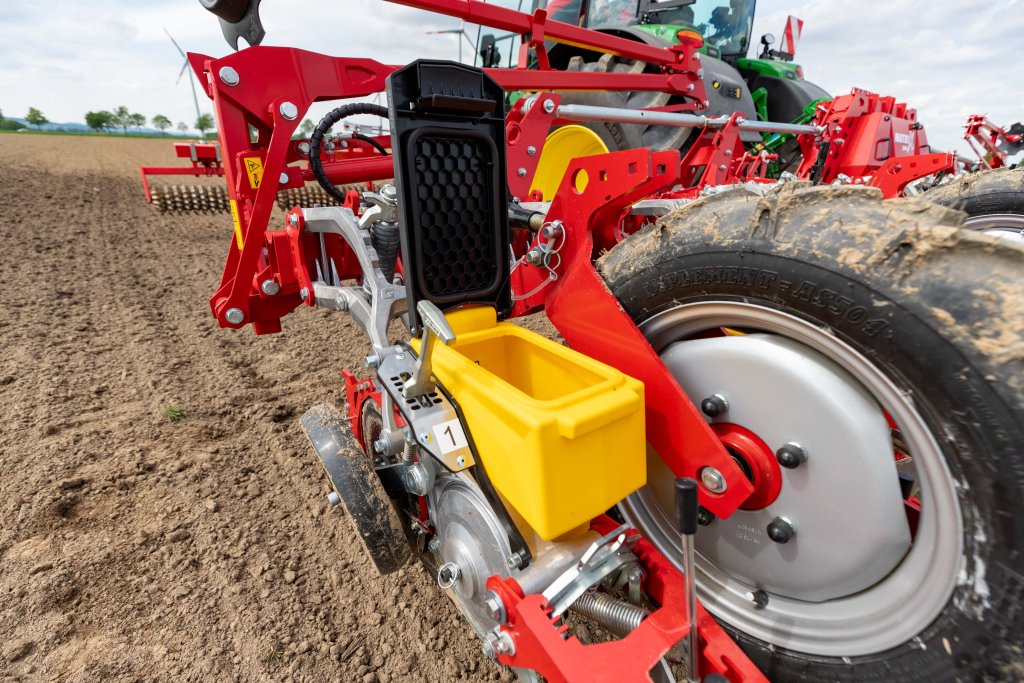 R.40.820 Mulchsaat-Aggregat - Saatkasten Deckel mit Griff